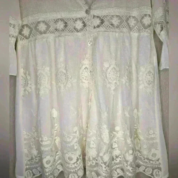 ORIGAMI by Vivian BOHO lite white lace ornate button down V-Neck w/bell sleeves - Picture 4 of 13